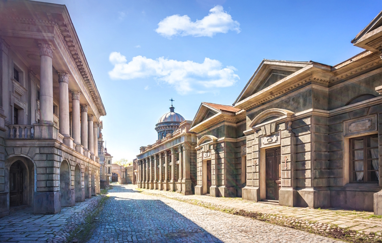 Киностудия «Мосфильм». Уличные декорации старого города Киностудия «Мосфильм». Уличные декорации старого города